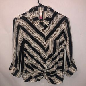 Cris-Crossed Tied Crop Blouse